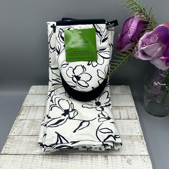 Nwt Kate spade kitchen towels and mini oven mitts set - Picture 2 of 7